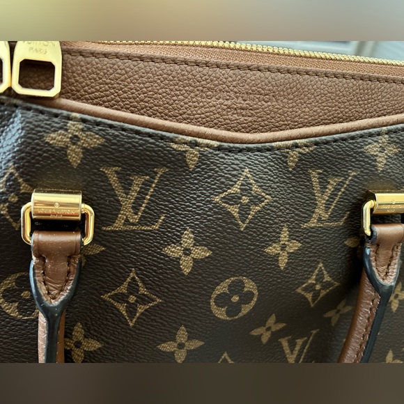 Authentic Louis Vuitton Pallas MM - Picture 11 of 16